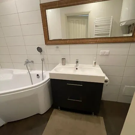 Stylish Flat, Near Dane River דירה *